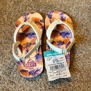 REEF Little Kids Ahi Flip Flop Sandals- Pineapples / Size 9/10